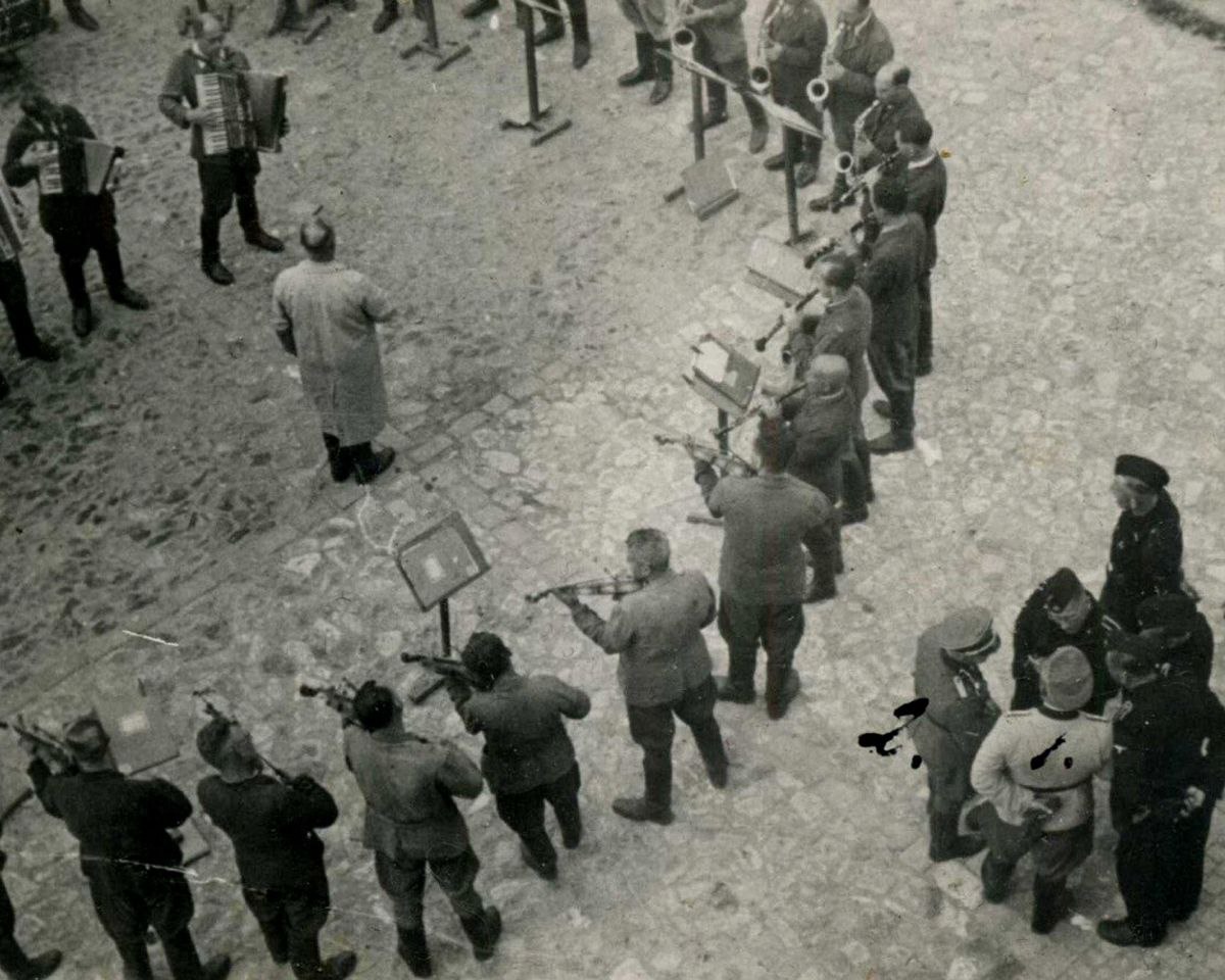 Статья в газете политуправления 2-й гвардейской танковой армии «Ленинское знамя»